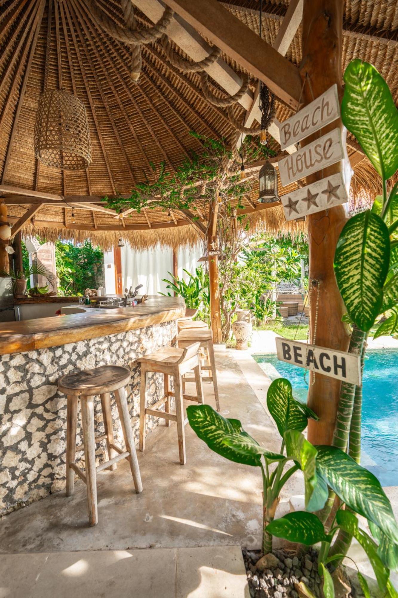 ウルワツ La Kreyiol Bed & Breakfast エクステリア 写真